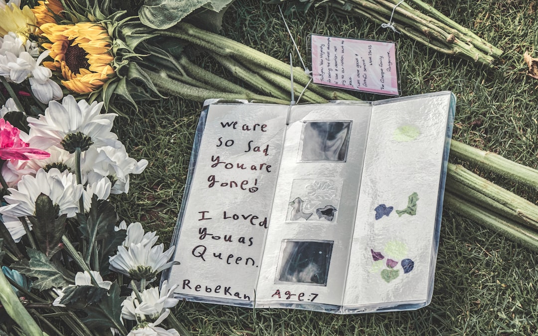 Photo Casket, mourners